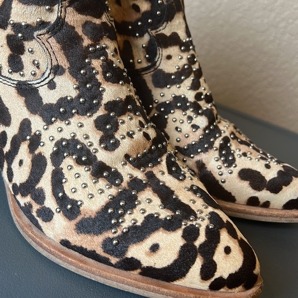 Gianni Bini Brycin Leopard Calf Hair Studded Western Booties 6.5M - Picture 8 of 11